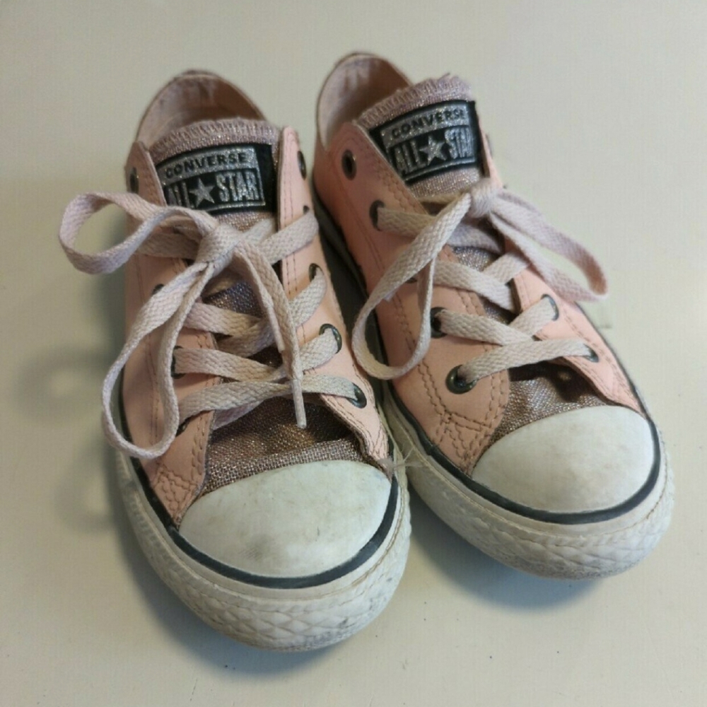 GUC Converse Chuck Taylor Low-top Sneaker
